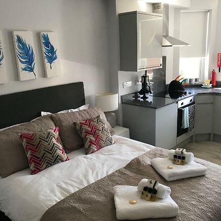 Berkshire Serviced Apartment Helena 12 Редінг Екстер'єр фото