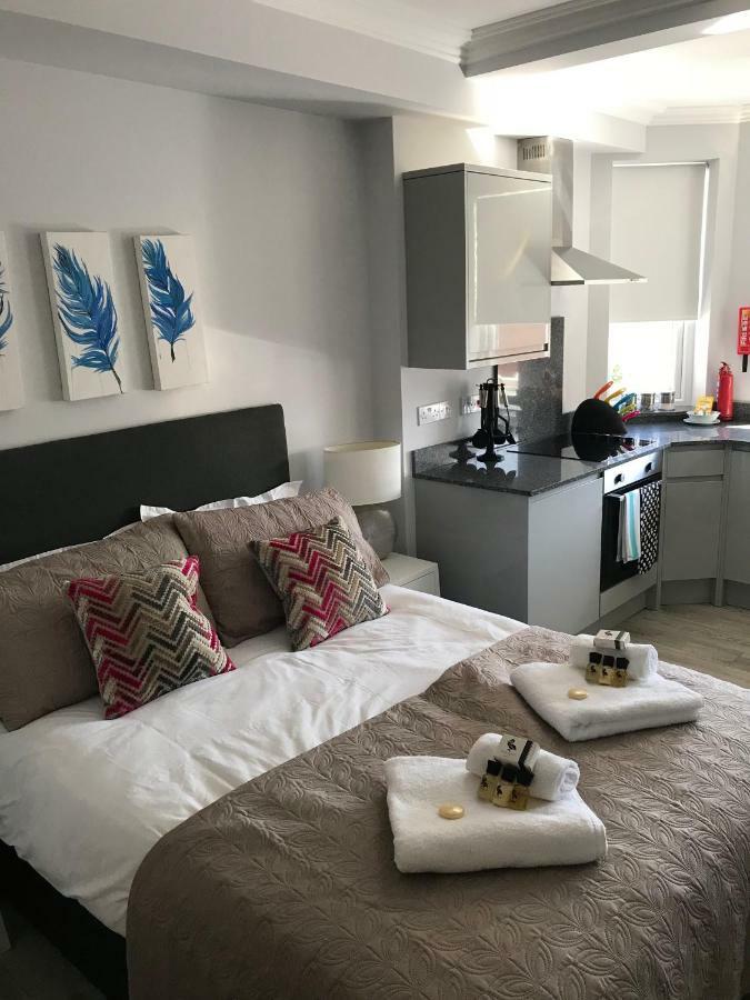 Berkshire Serviced Apartment Helena 12 Редінг Екстер'єр фото